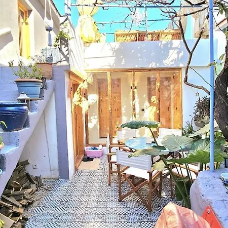 Vintage Charm In Center 费特希耶